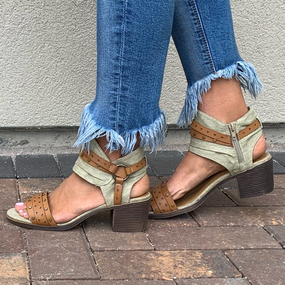 NIB Canvas Harness Boho Kitten Block Heel Sandal - Picture 6 of 8